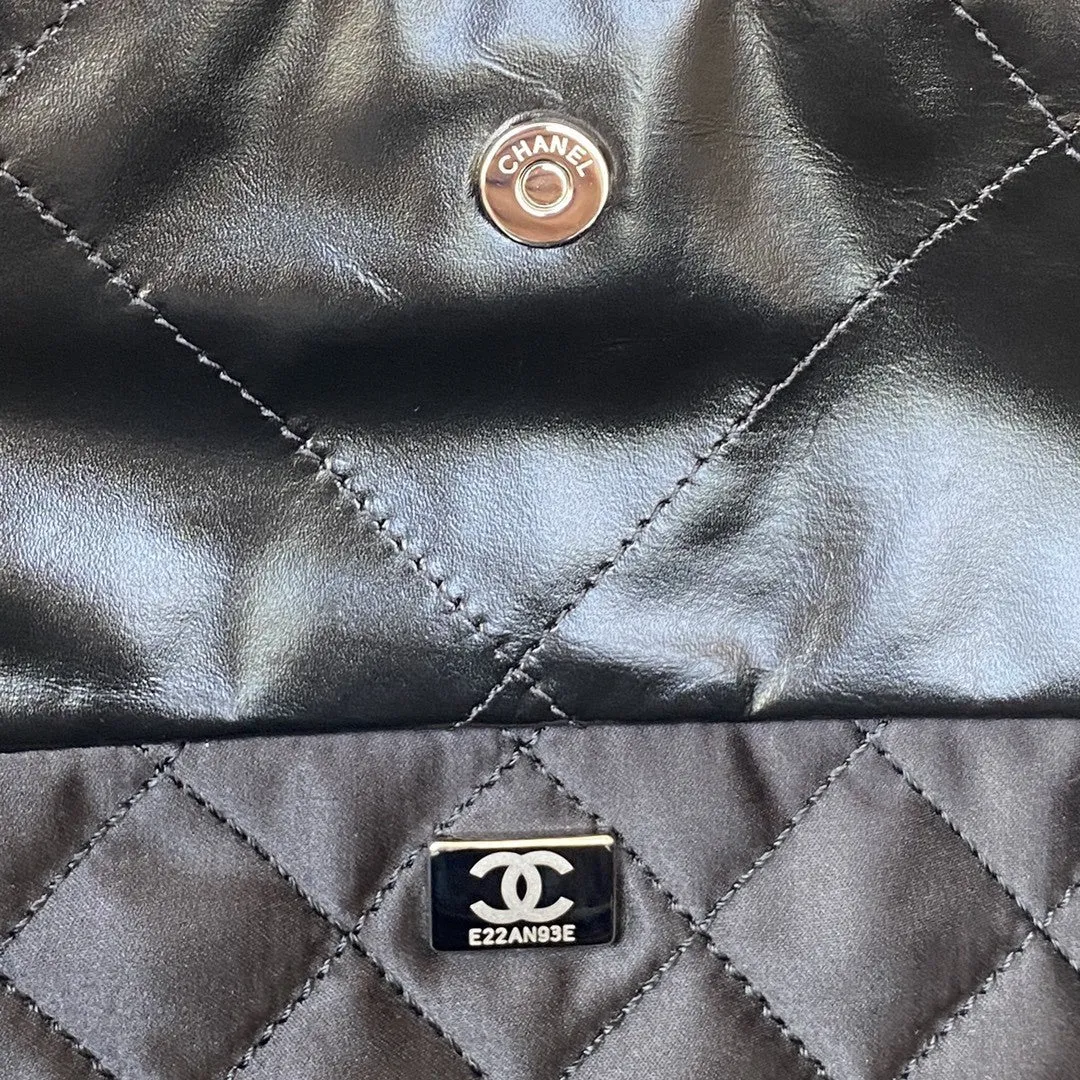 22 Handbags