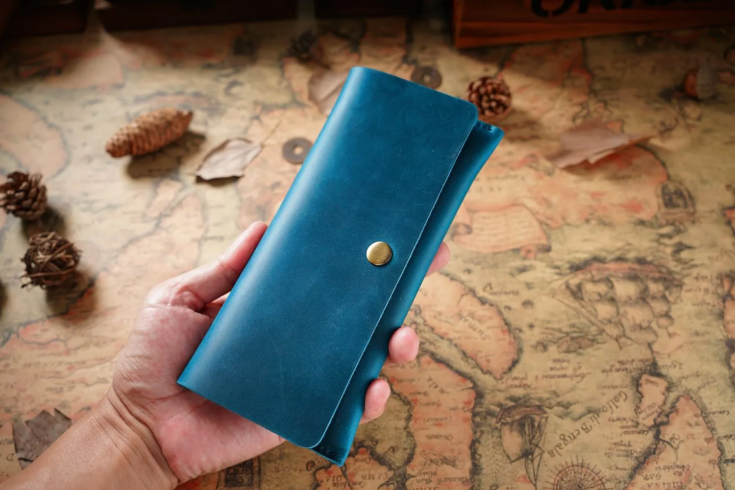HIFA Leather Wallet Women, Purses for Women - Soft Touch Rustic Leather, Retro Style, 4 Card Pockets with Cash Slot, Compact Convenience and Ideal Gift - Wallets for Women, Womens Wallet