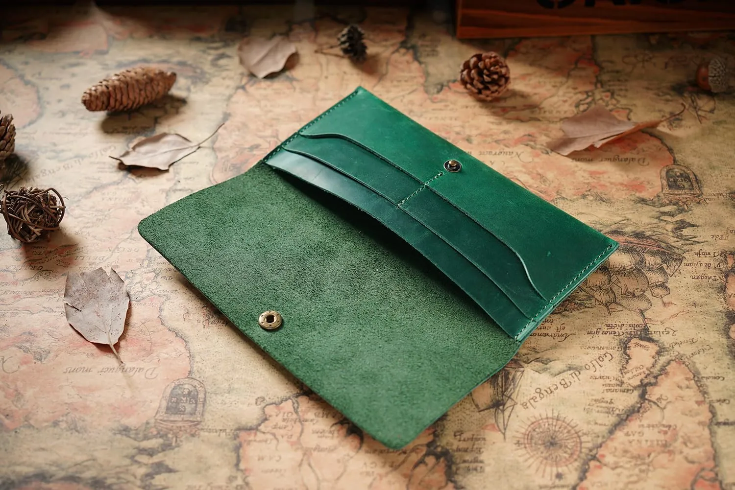 HIFA Leather Wallet Women, Purses for Women - Soft Touch Rustic Leather, Retro Style, 4 Card Pockets with Cash Slot, Compact Convenience and Ideal Gift - Wallets for Women, Womens Wallet