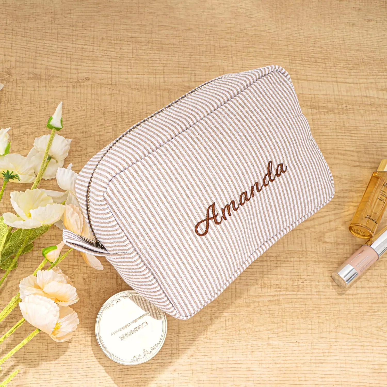 MT WORLD Cosmetic Bag Personalized Makeup Bag for Women Girls Seersucker Preppy Bridesmaid Makeup Bag Cute Aesthetic Toiletry Bag Girls Handbags Purses (Brown)