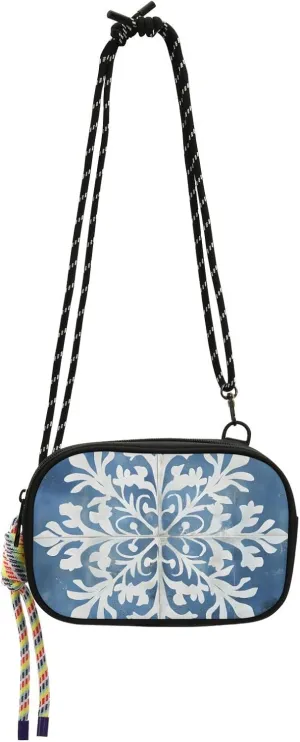 Snowflakes Pattern Print Crossbody Handbags for Women Walking, Hiking Lightweight Shoulder Phone Purse