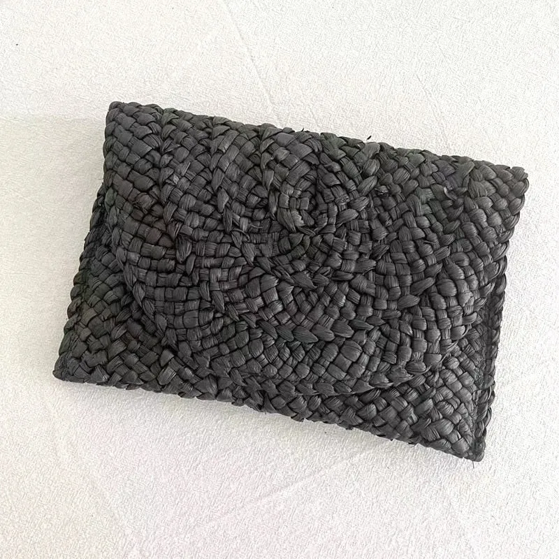 Summer Mini Straw Clutch: Embrace the Season in Style!