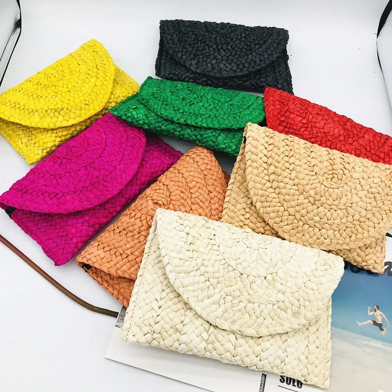 Summer Mini Straw Clutch: Embrace the Season in Style!