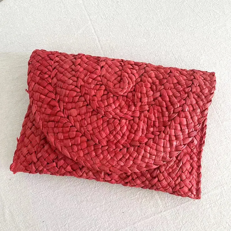 Summer Mini Straw Clutch: Embrace the Season in Style!