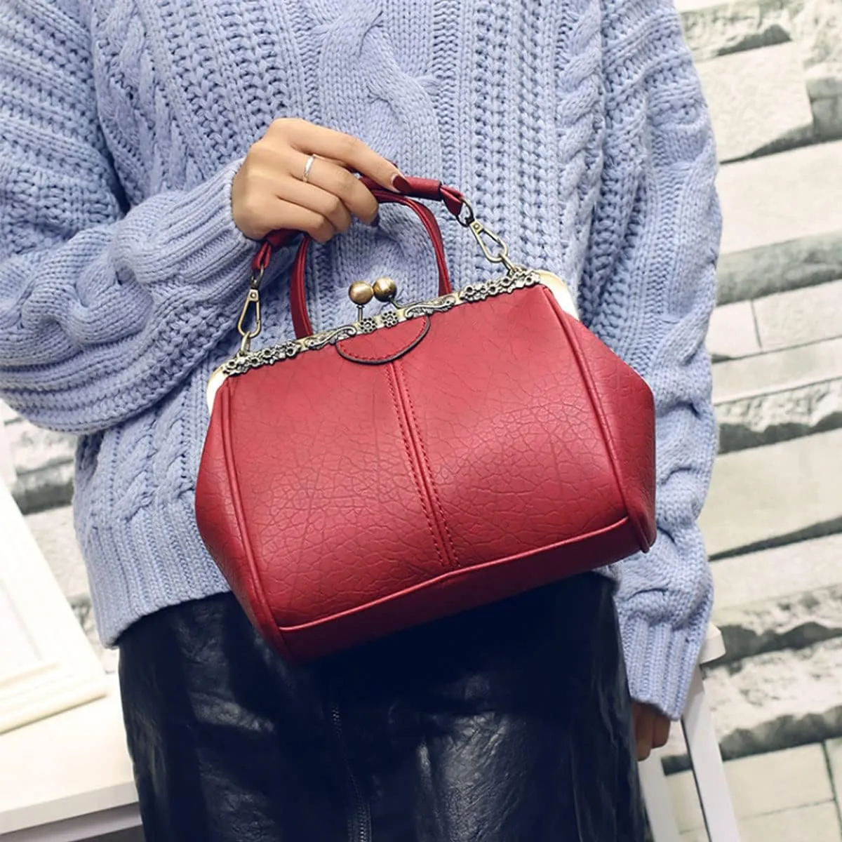 Vintage Hollow Handbag for Women Leather Shoulder Bag Evening Clutch Bag Kiss Lock Closure Crossbody Bag Purse