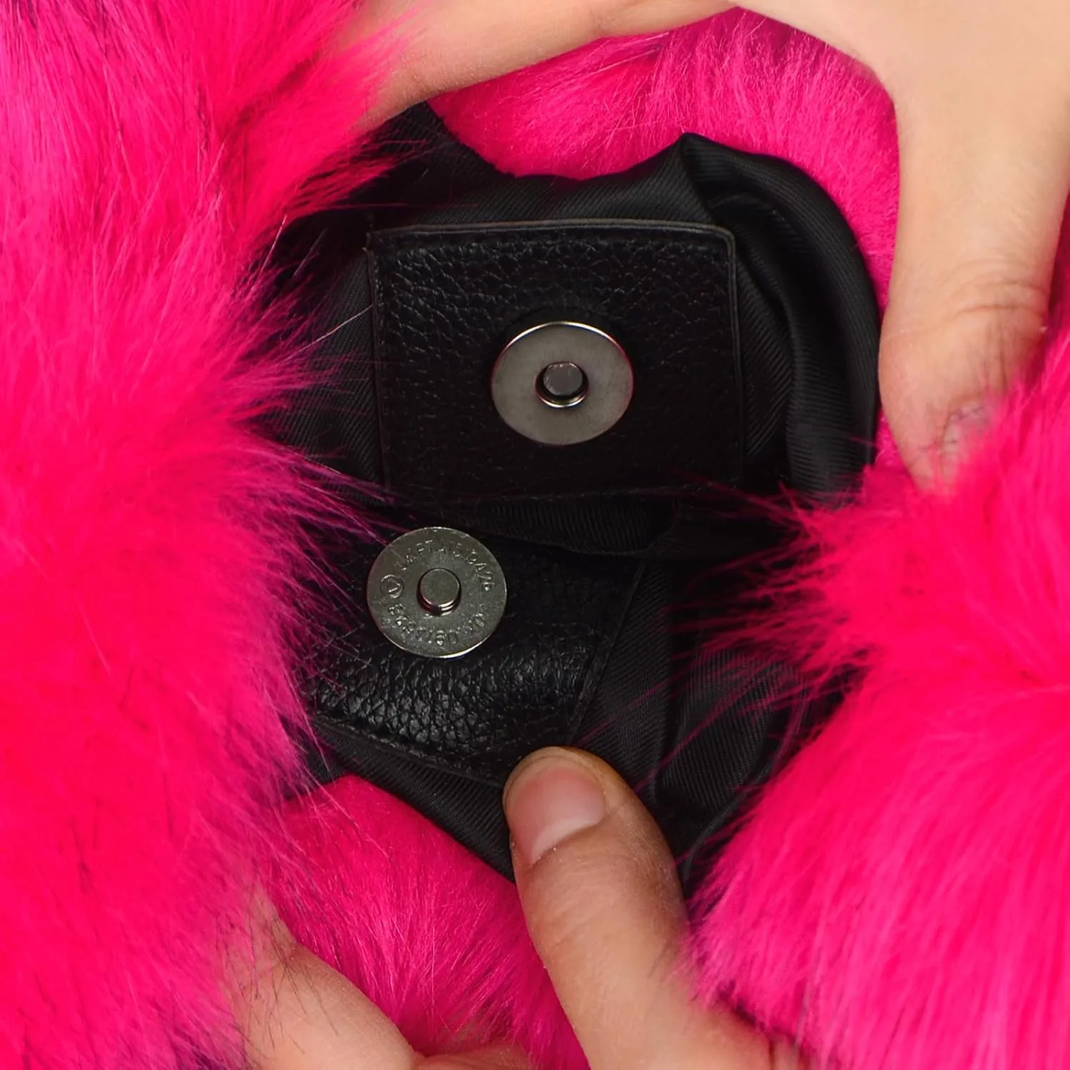 Women's Faux Fur Shoulder Bag Cute Heart Purse Soft Plush Shoulder Bag Furry Women's Crossbody