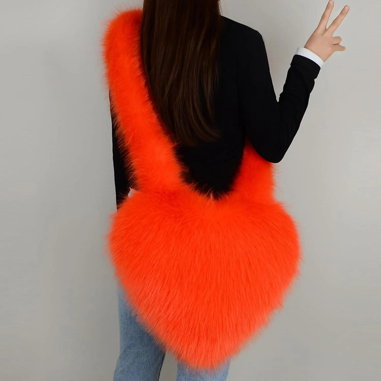 Women's Faux Fur Shoulder Bag Cute Heart Purse Soft Plush Shoulder Bag Furry Women's Crossbody