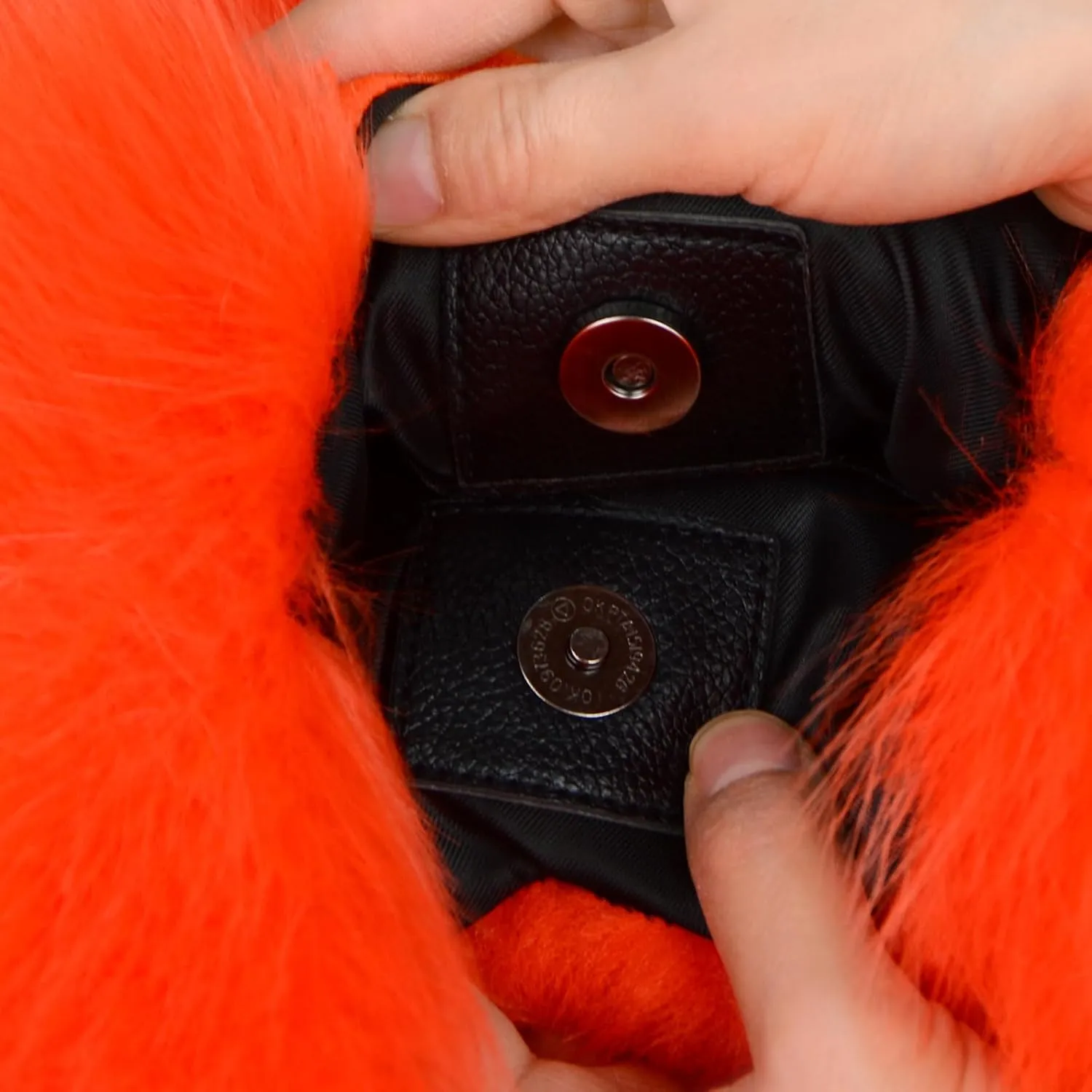 Women's Faux Fur Shoulder Bag Cute Heart Purse Soft Plush Shoulder Bag Furry Women's Crossbody